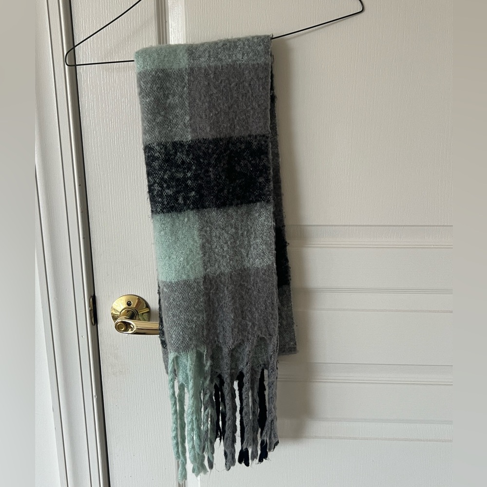 Urban Outfitters scarf green grey black